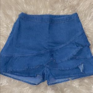 This is a Skort (skirt/shorts) they are a size (6)